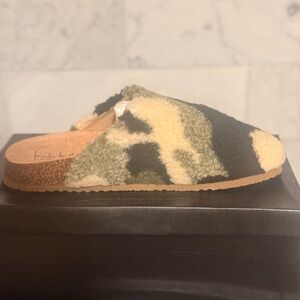 Nicole Miller Green Black Cream Fuzzy Slip-On Clog